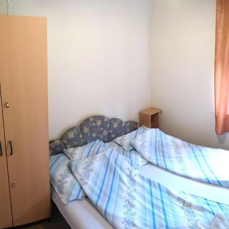 Апартаменты Babarczi Ueduelohaz Кишкунмайша Экстерьер фото